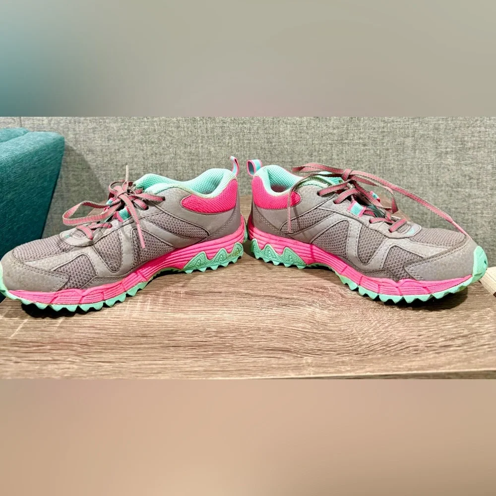 Saucony Sneakers Kids “Escape”. Great condition. Little girls size 1. Lace tie - Picture 1 of 9